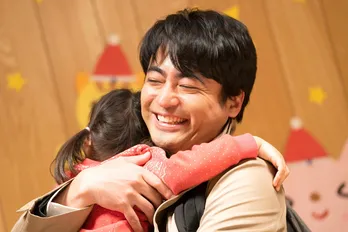 山田孝之、ベビーカーで“愛娘”を送り迎え…父娘の心温まる場面写真が一挙解禁