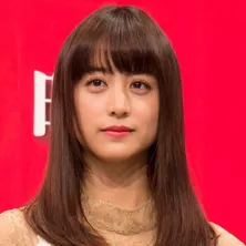 山本美月「髪が伸びた…」“クールビューティー”SHOTに称賛の声「美しいとかっこいいのバランスが最強」