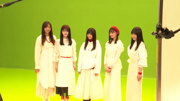 CM「そのきっかけが、希望」篇撮影中の乃木坂46