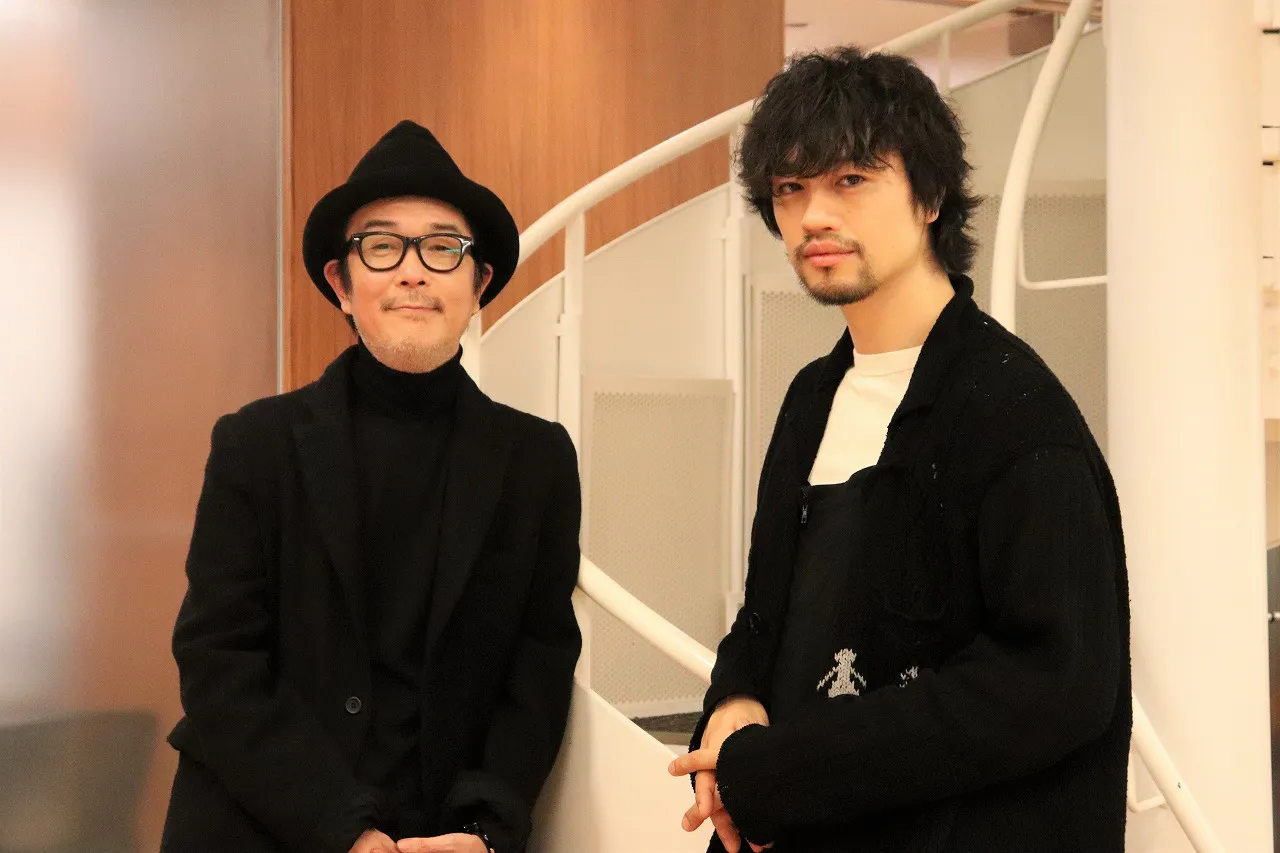 「ペンション・恋は桃色」でW主演を務めるリリー・フランキー、斎藤工(写真左から)