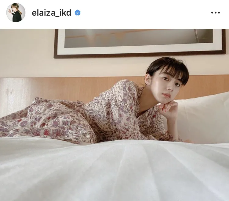 【写真を見る】アンニュイな表情でベッドに横たわる池田エライザ(ほか“満面の笑みSHOT”など12枚)