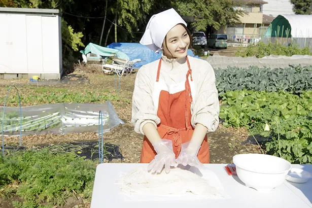 平祐奈が自らついた餅を使ってクッキング！