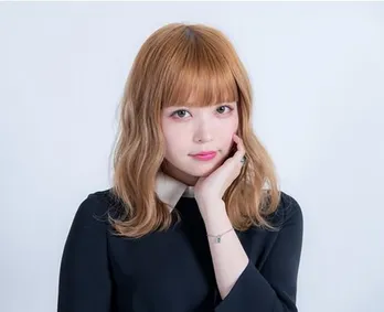 益若つばさ、“振袖にティアラ”…15年前のギャル全盛期SHOTに歓喜の声「昔も今も可愛い」「別人だぁ(笑)」