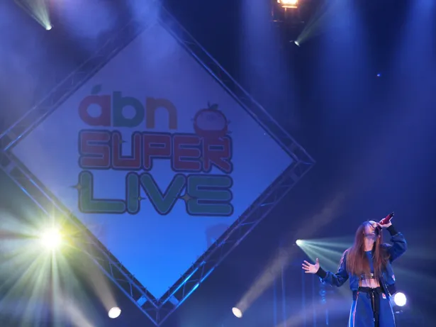 「abn SUPER LIVE 2019」でパフォーマンスを披露する荒井麻珠