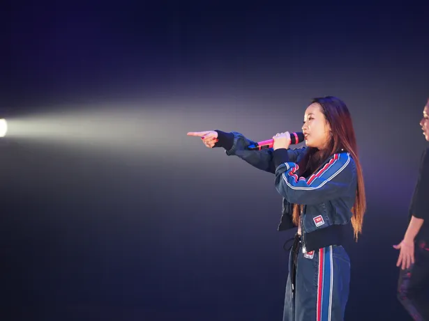 「abn SUPER LIVE 2019」でパフォーマンスを披露する荒井麻珠