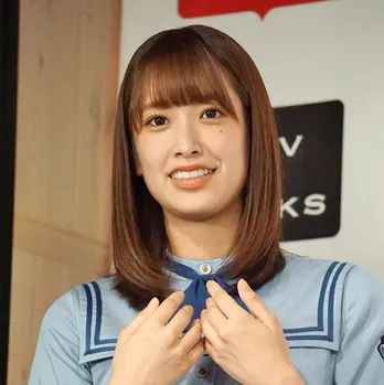 日向坂46佐々木久美の“上目遣い”SHOTに反響「かわゆい」「やばい」
