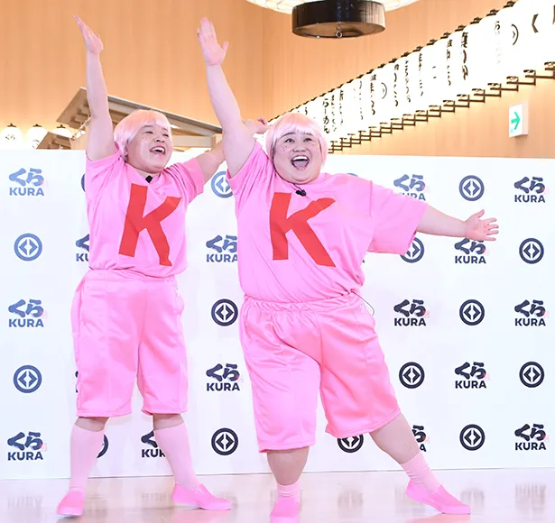【写真を見る】圧倒的な動きの“キレ”を見せるおかずクラブ扮するKK姉妹