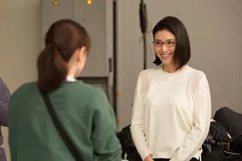 新婚の橋本マナミが夫の浮気を疑う“人妻エキストラ”に!「私が夫に相手にされなかったら寂しいだろうな…」〈エ・キ・ス・ト・ラ!!!〉