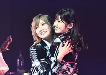 村山彩希&岡田奈々、ラブラブ全開"ゆうなぁ"単独コンサート「出会えたことに心から感謝」