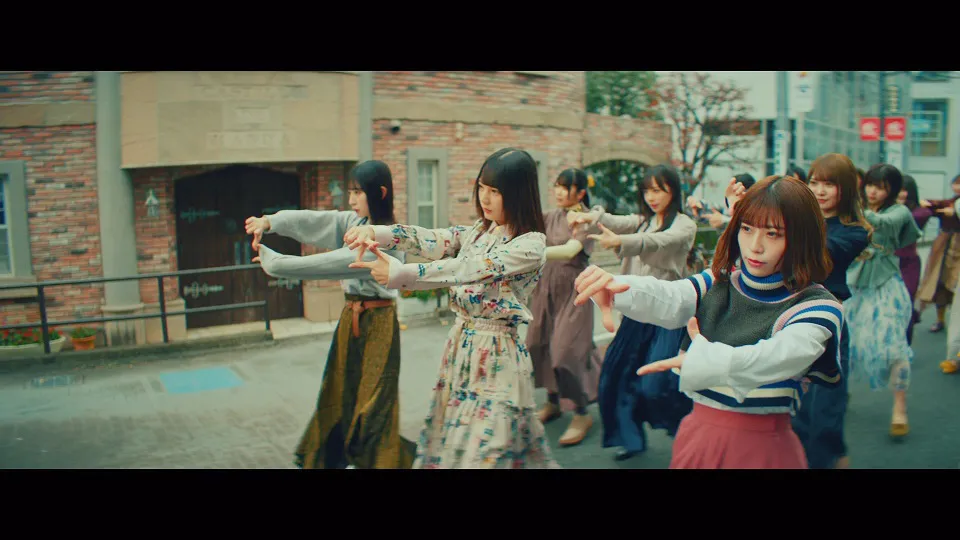 日向坂46の最新シングル表題曲のミュージックビデオが公開された