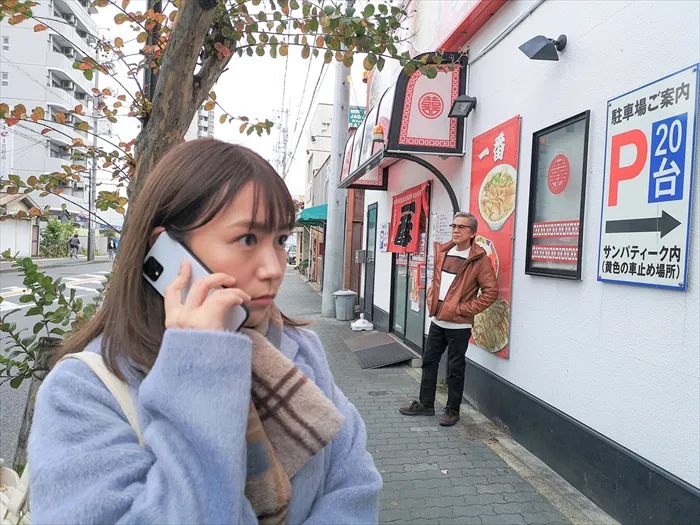 【写真を見る】2月1日(土)放送の「SKE48編」に出演する大場美奈。どこかに電話を掛けているようだが…