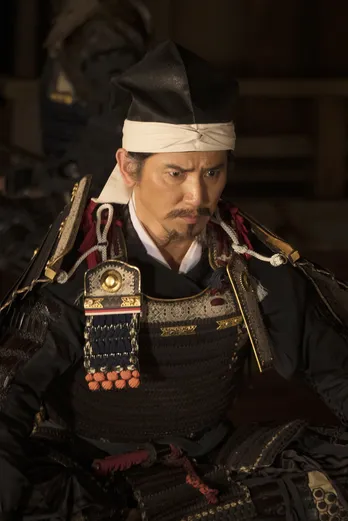 <麒麟がくる>大迫力の合戦に緊迫の毒殺シーン…本木雅弘が撮影裏話を明かす!「甲冑の内側は汗かきまくり」