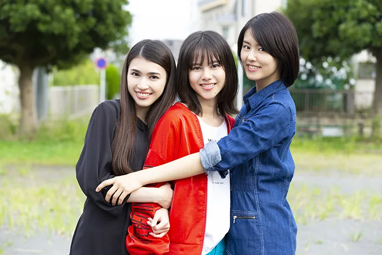 注目のドラマプロジェクト「トリプルミッション!!! 女優たちの夢、ドラマにしました」に主演する松風理咲(中央)、竹内愛紗(右)、長見玲亜(左)