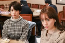 山本美月&トリンドル玲奈、“ゆい麗”コンビの2ショットに「かわいいって罪」「いいコンビ」<ランチ合コン探偵>