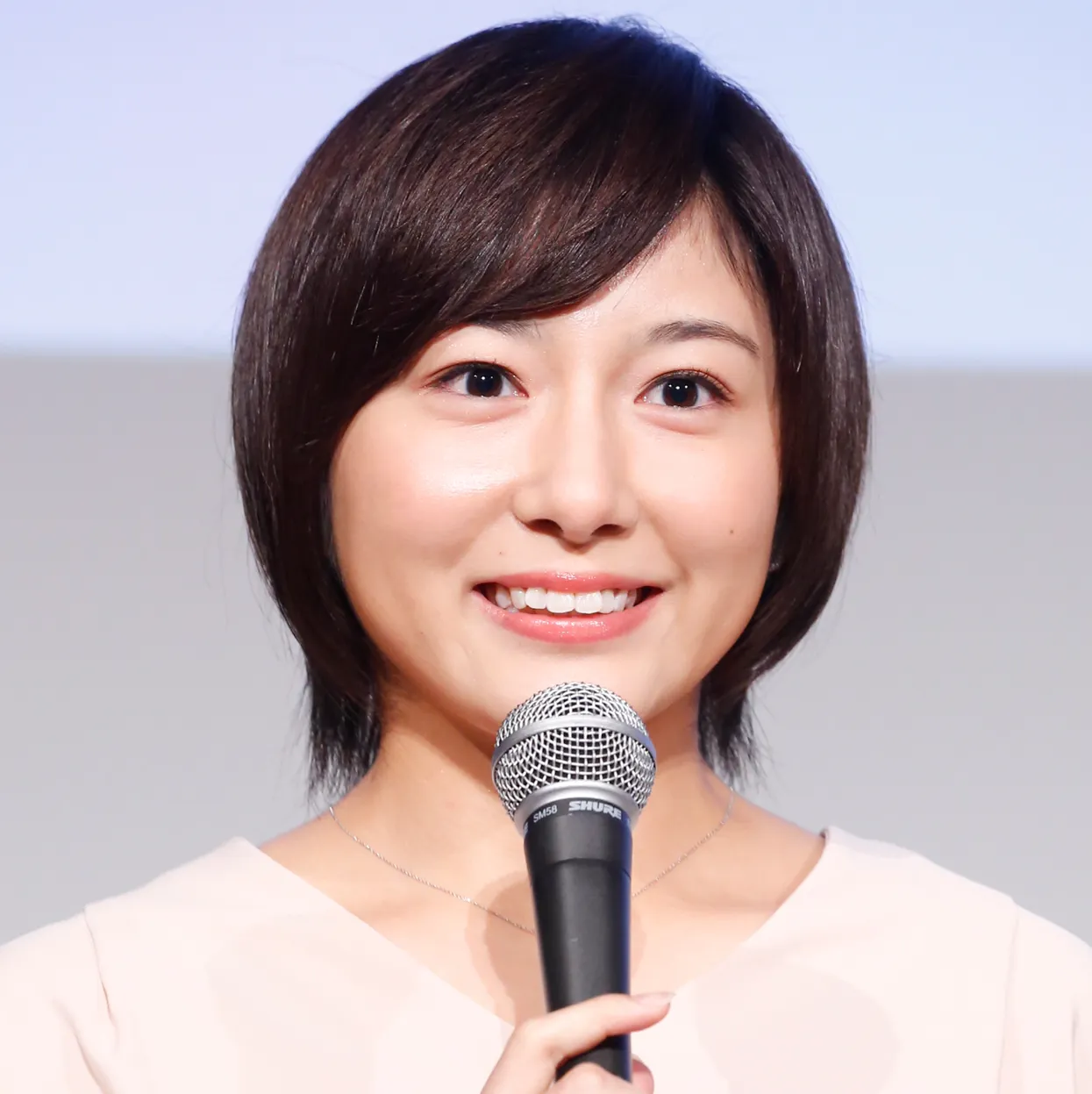 日本テレビ市來玲奈アナが「ぐるぐるカーテン」を披露