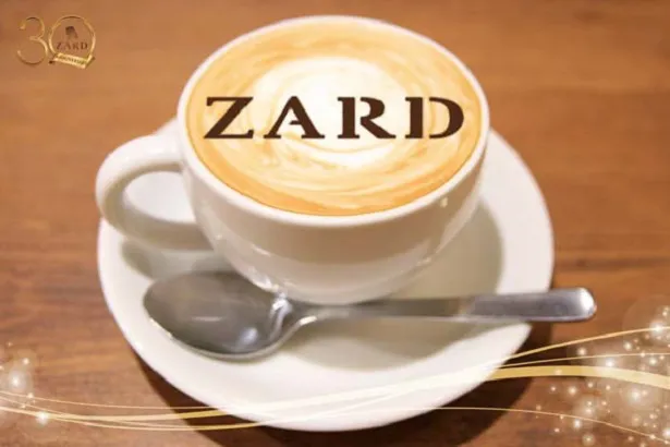 【写真を見る】ZARDのロゴを大胆にあしらったスペシャルラテも！