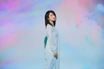 上白石萌音、アニメ「7SEEDS」のOPテーマを担当。楽曲制作のGLIM SPANKYは「萌音さんは、強い芯があって、美しい人」