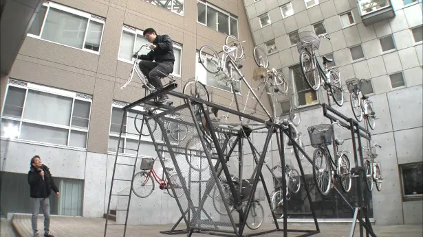 【写真を見る】藝大生の自転車を使った作品にマツコも驚く！