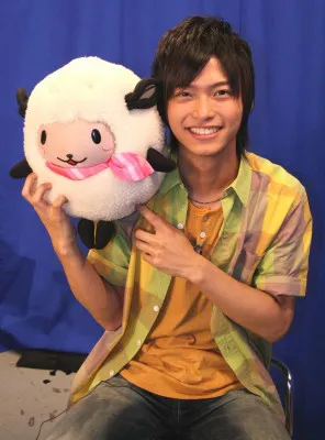 笑顔がさわやかな新人イケメン俳優・竹内太郎が NHK「楽ごはん」のMCに挑戦中!