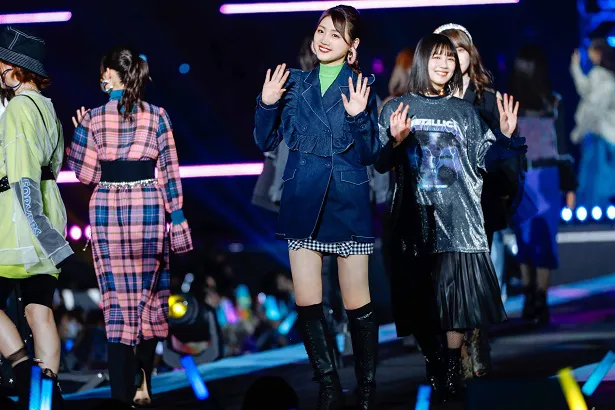 日向坂46が「日向坂46×DASADA LIVE＆FASHION SHOW」を開催