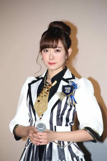 渡辺美優紀、プールで太ももチラリ…!肌見せSHOTの数々に「最高!!」「世界一可愛い!」とファン悶絶