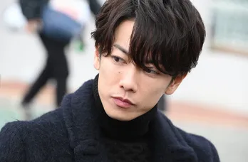 佐藤健“天堂”のサングラス＆全身ブラックコーデにファン悶絶「カッコよすぎエグい」＜恋はつづくよどこまでも＞