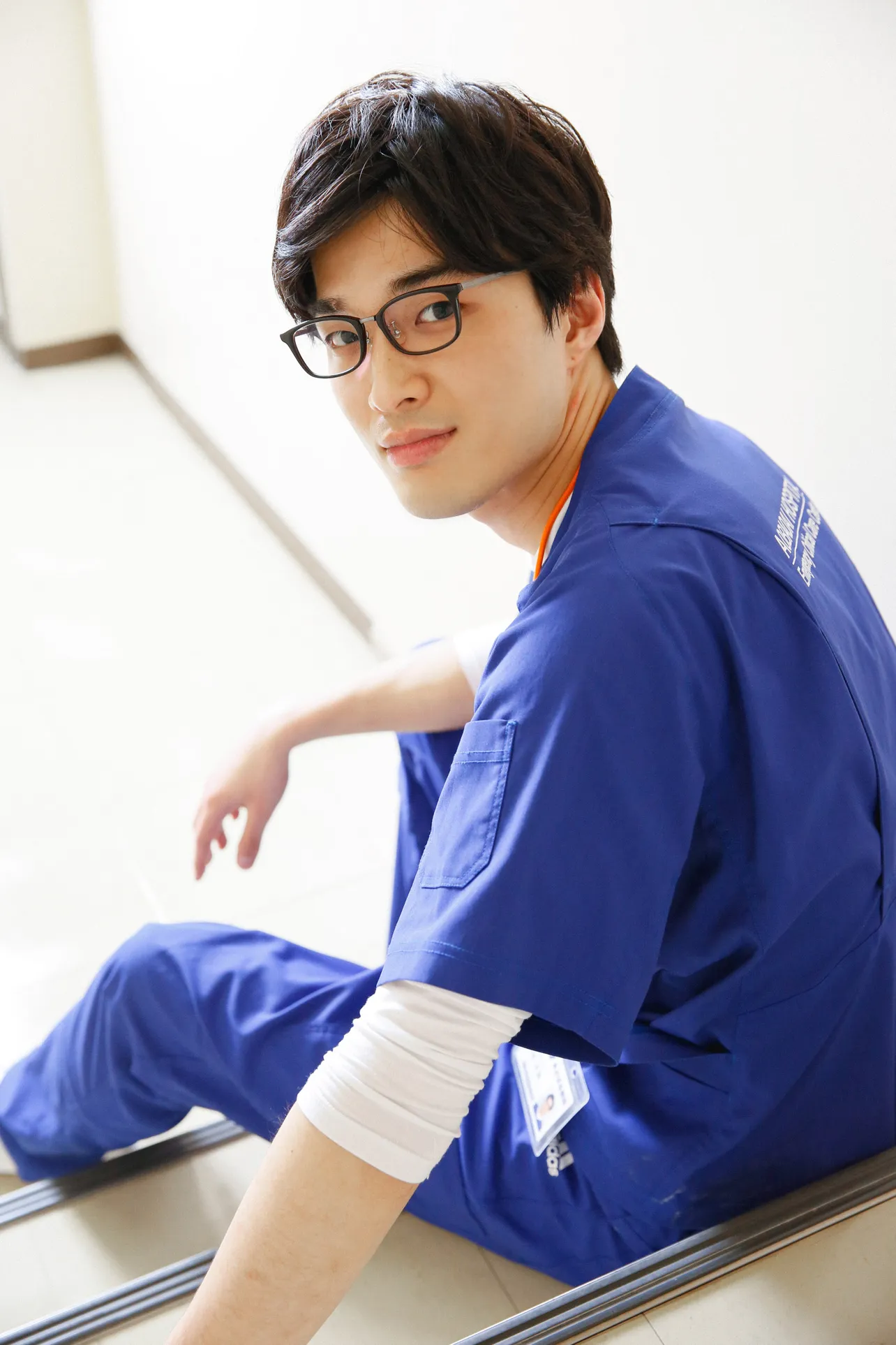 放送中のドラマ「病室で念仏を唱えないでください」で、松本の同僚の救命救急医・吉田太郎を演じている谷恭輔