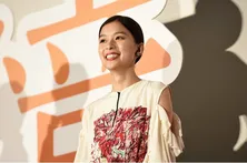 芳根京子、美しすぎる“Eライン&オレンジマスカラ”SHOTにファン大絶賛「透明感すごい」「似合ってる!」