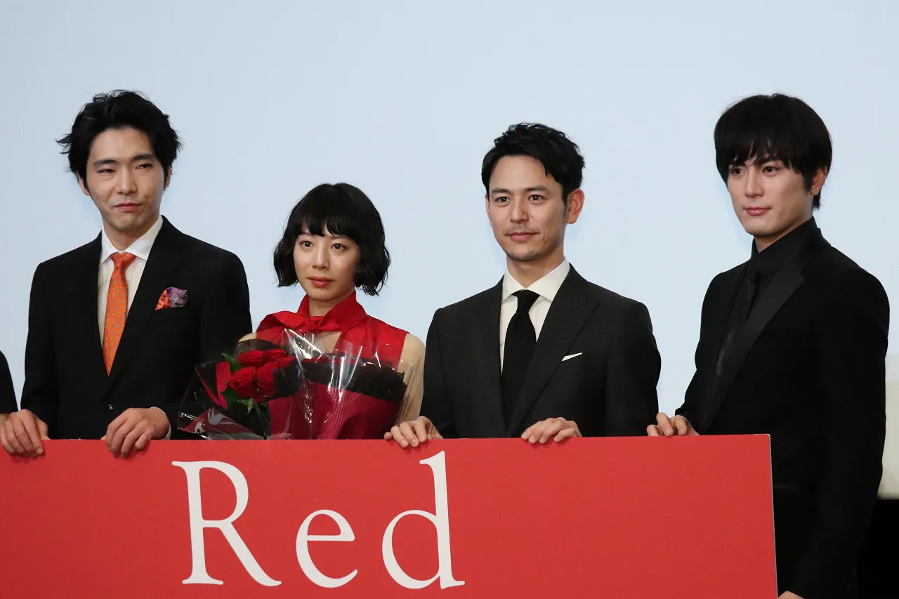映画「Red」公開記念舞台あいさつに登場した、柄本佑、夏帆、妻夫木聡、間宮祥太朗(写真左から)