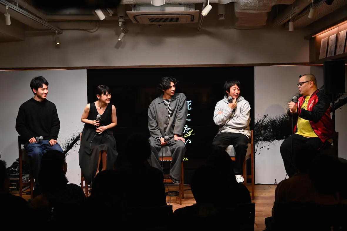 (左から)加藤拓也、アイナ・ジ・エンド、賀来賢人、村尾嘉昭、爪切男、