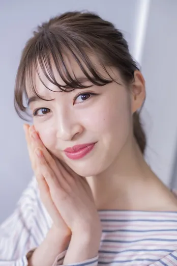 “美容番長”上西星来、小顔際立つアイス持ちSHOTに視線集中「きゃわいい」「顔ちっさ!」