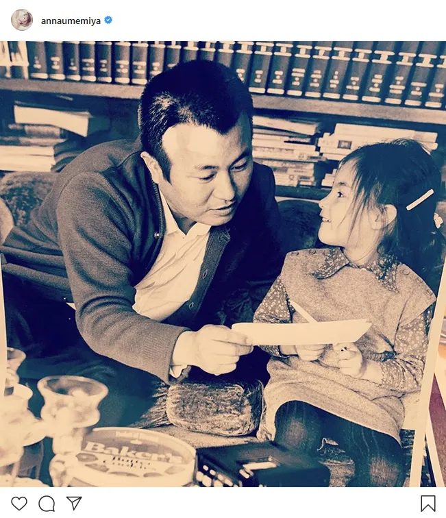 【写真を見る】若かりし頃の梅宮辰夫さんと娘・アンナ