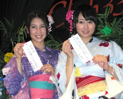 イベントに登場したAKB48近野莉菜と小林香菜（写真左から）