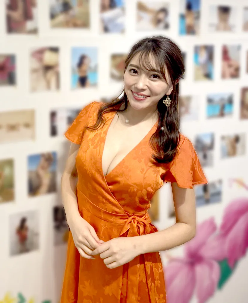 “日本一エロい！エロすぎるグラビアアイドル”森咲智美が、写真展「PHOTO EXHIBITION　TOMOMI MORISAKI　-100/15934-」を開催