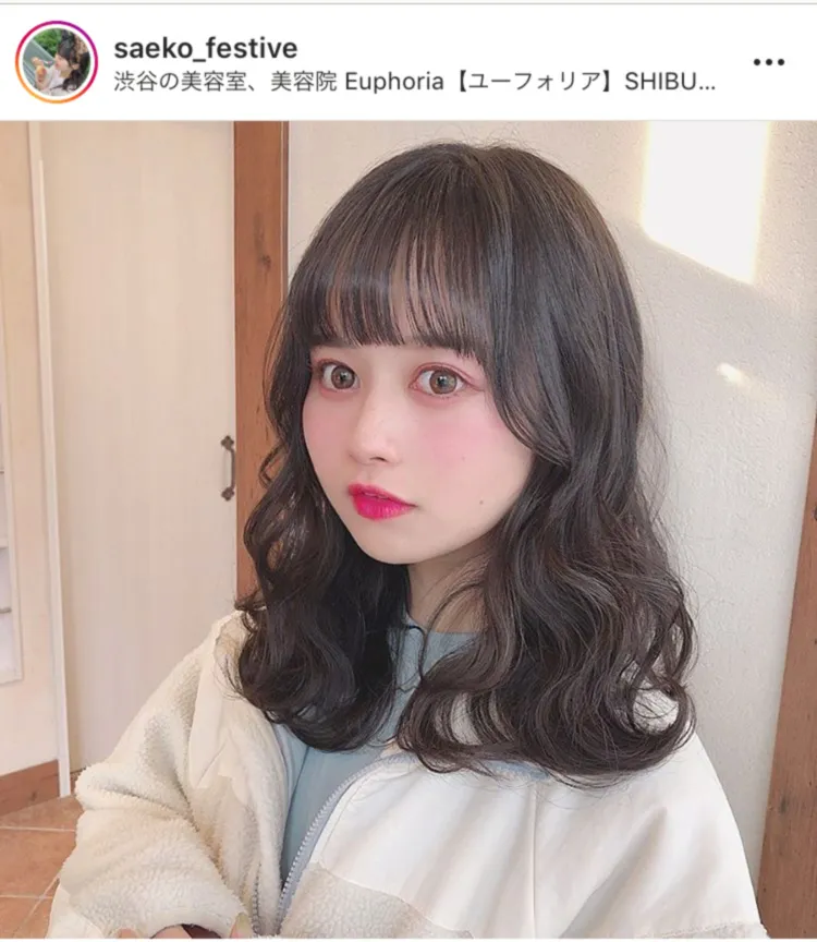 【写真を見る】近藤沙瑛子の“ゆるふわショット”に加え、セーラー服コスプレや私服姿も！