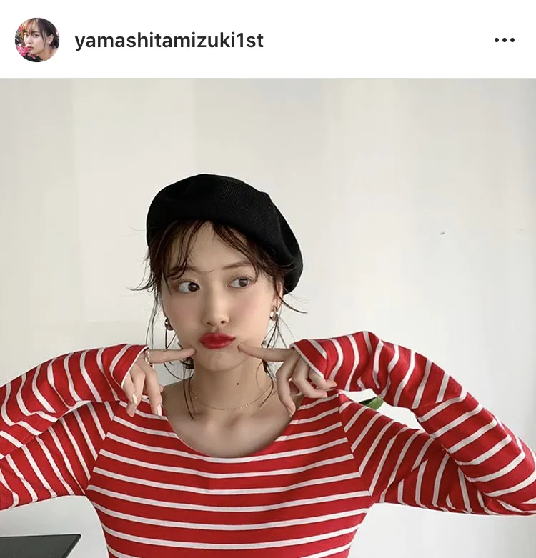 ※山下美月写真集公式Instagram(yamashitamizuki1st)のスクリーンショット