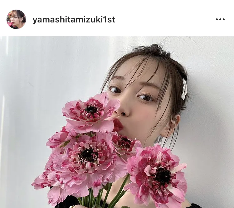 ※山下美月写真集公式Instagram(yamashitamizuki1st)のスクリーンショット