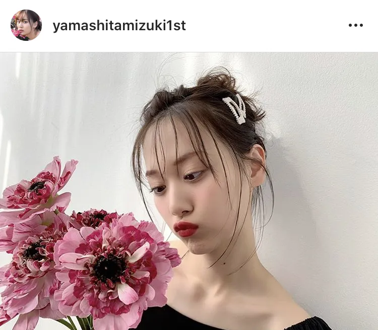 ※山下美月写真集公式Instagram(yamashitamizuki1st)のスクリーンショット