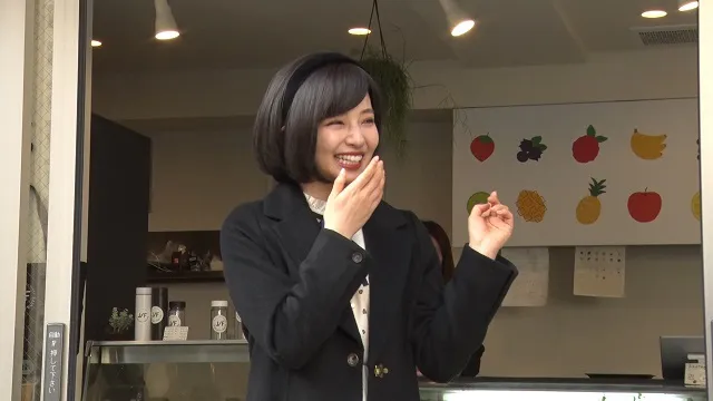 【写真を見る】NMB48村瀬紗英、話題のボブ姿で満面の笑み