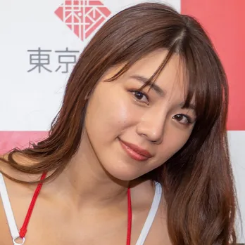 グラドル大川成美、初めての体験に照れ笑い