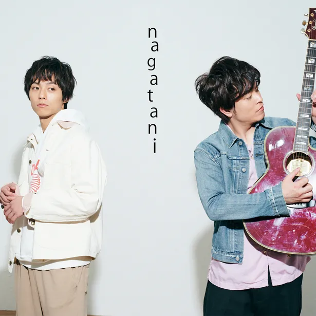 nagataniの1stシングル「寝不足」の配信スタート。中谷優心(右)が作曲、永田崇人(左)が作詞を担当している