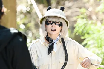 清野菜名“ミスパンダ”が「ジャイアントパンダ黄金伝説」を追う! 新場面カット公開<シロクロ>