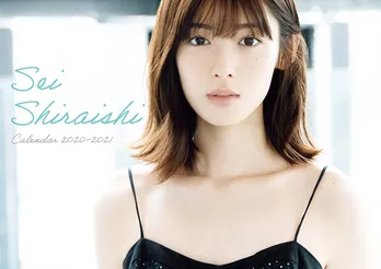 “シロクロ”でも話題の白石聖、人生初海外で魅せた美デコルテライン