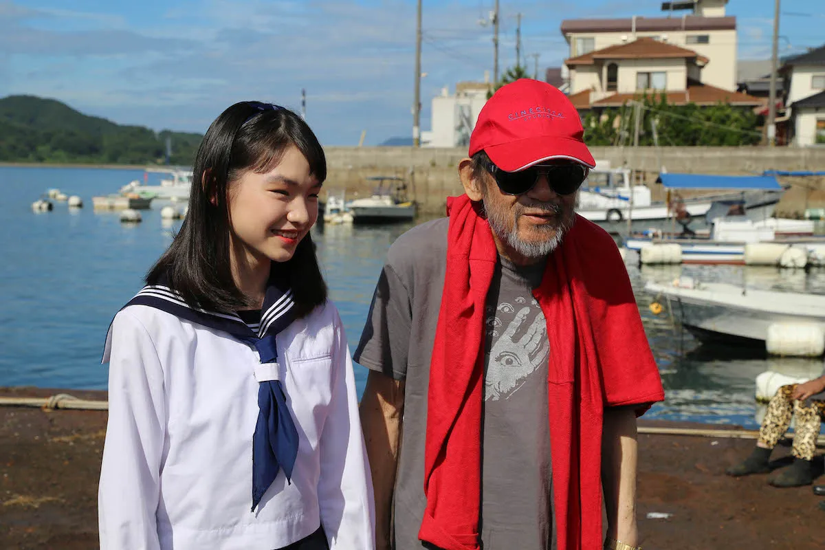【写真を見る】和やかな雰囲気の中、撮影を進める大林宣彦監督(右)と吉田玲