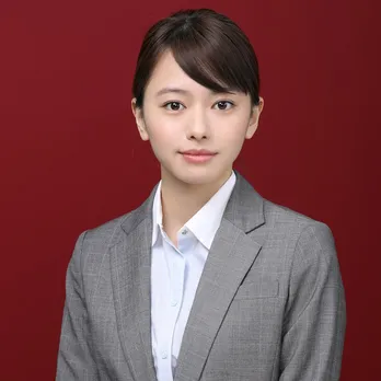 「死にたい夜」で話題の山本舞香、「ハケンの品格」で新卒派遣社員に
