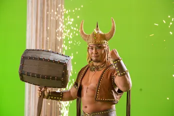 棚橋弘至「FOLLOWERS」カメオ出演で“逸材ポーズ”！ ホリエモンは“リアルな演技”を披露