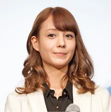 トリンドル玲奈＆山本美月、恋人風“0距離”SHOTに反響「2人とも可愛すぎ」＜ランチ合コン探偵＞