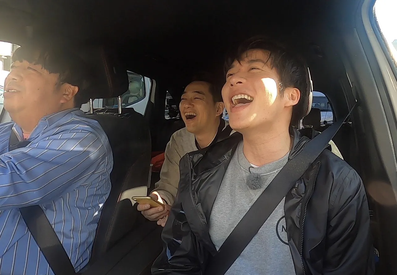 ドライブ中には田中圭がカラオケで歌う曲や運転中によく聴く曲を熱唱！
