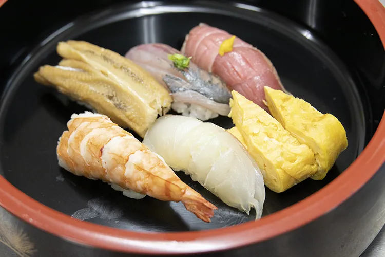 寿司職人に一番向いている人が食べることができる、先生が握ったお寿司