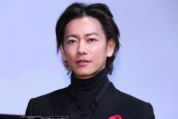 ＜恋つづ＞萌音＆佐藤健、“背中ぴったり”オフSHOTが「お似合いすぎる！」と話題